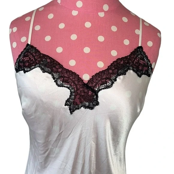 VICTORIA’S SECRET NEW WHITE & BLACK CAMISOLE size small - Picture 4 of 12